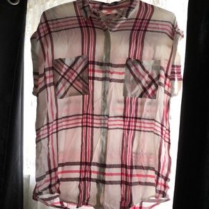 Short sleeve plaid button down